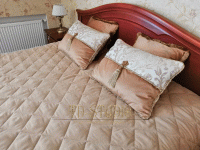 Дизайнерские подушки на кровать в спальню