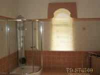Жалюзи песочного цвета на окно в ванную комнату, дом г. Москва