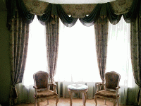 Классические шторы на большое эркерное окно в доме КП Сосновый Бор Королев
