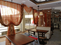 Легкие шторы с плотным кантом и ламбрекены с декоративным элементом, ресторан Иль Патио