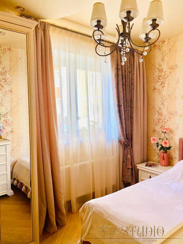 Пудровые шторы в в элегантной спальне, дизайн и пошив квартира ЖК Новое Пушкино