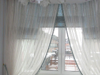 Римские шторы на эркерное окно, оформление дома КП Дубровка