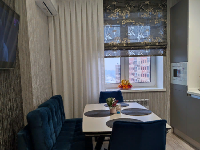 Дизайн штор для кухни, современная римская штора и белая штора букле, квартира Пушкино
