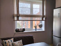 Римские шторы на окно в интерьере кухни, квартира г. Пушкино