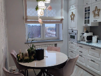 Дизайнерские римские шторы белые с розовым, индивидуальный дизайн квартира Пушкино