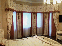 Оформление окна шторами в спальне частного дома, КП Тишково Парк