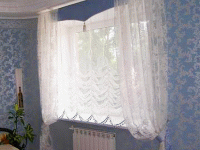 Австрийские шторы в гостиной частного дома в Мытищи