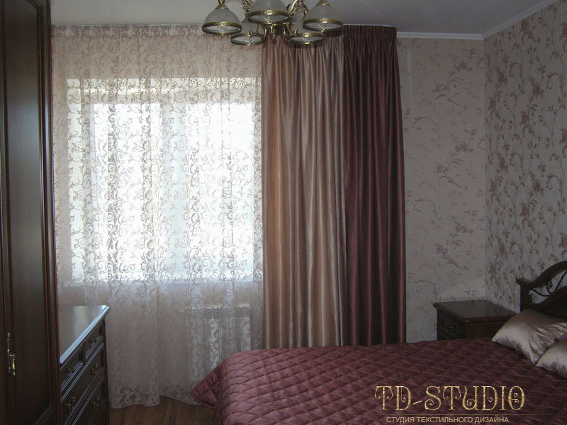 Ассиметричные шторы на маленькое окно в спальне, квартира мытищи