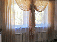 Текстильное оформление окон холла шторами классического стиля, г. Москва