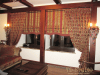 Римские шторы в гостиной загородного дома в Мытищи