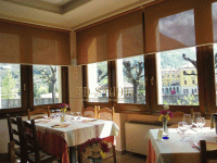 Однотонные рулонные шторы на окна на заказ, ресторан г. Ивантеевка